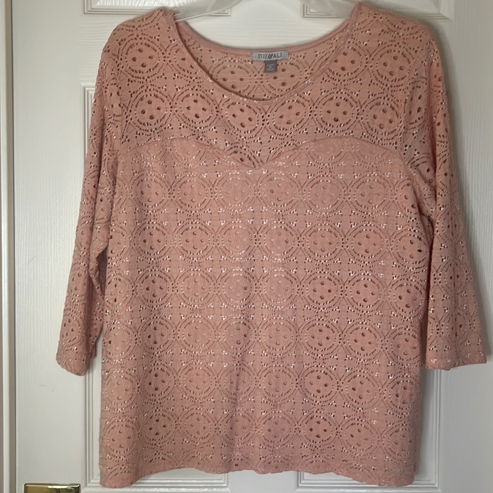 ROZ & ALI EYELET TOP